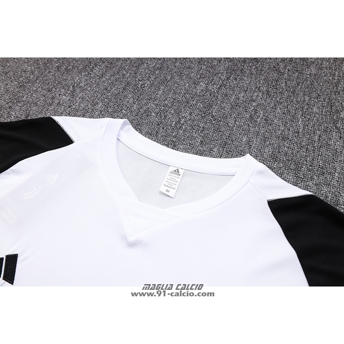 Tuta da Track
 Juventus Manica Corta
 2023-2024 Bianco
 - Pantaloncini
